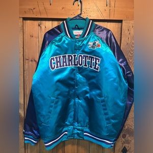 Men’s Large Mitchell & Ness Hardwood Classics Charlotte Hornets jacket